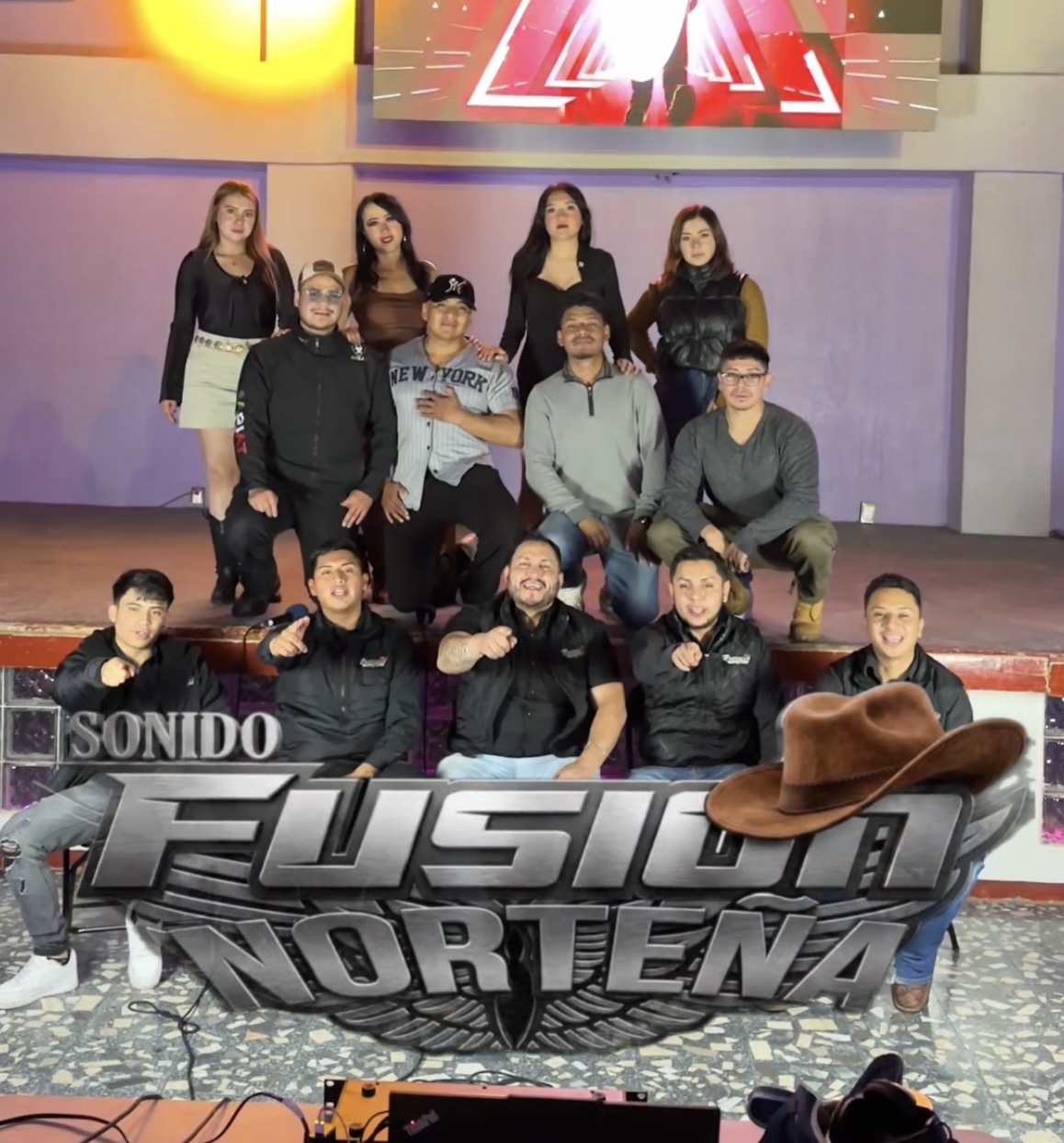 Cartel de un próximo baile social en Naucalpan